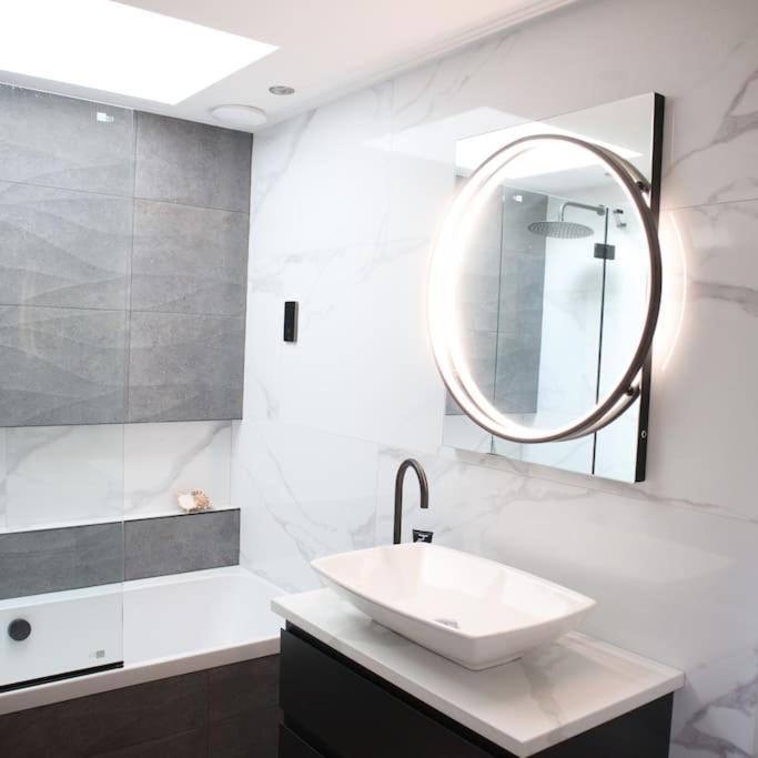 Luxury Detached Peak District Stone Barn - Dog Friendly Villa Hazelwood Екстериор снимка